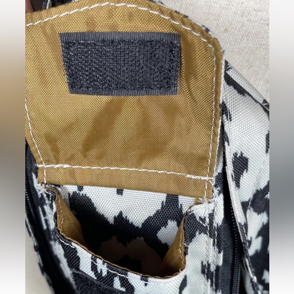 Kavu Black White Sling Rope Travel Outdoor Sport Bag Purse Crossbody - Picture 5 of 6